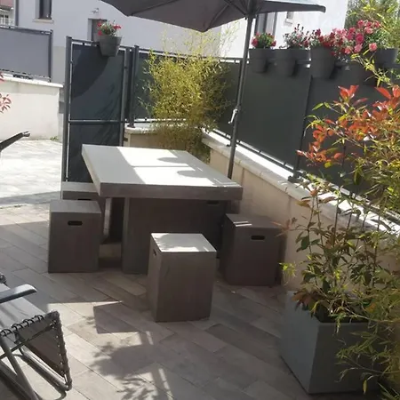 Loft 5* Centre, Terras. Park Babyfoot Clim Vélos * Montélimar